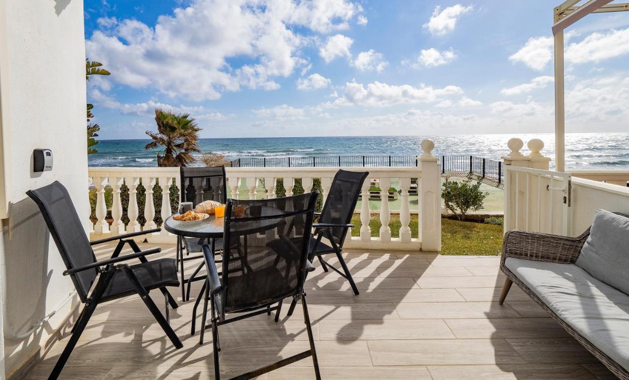 Apartment On Beach Mijas Sitio de Calahonda Ngoại thất bức ảnh