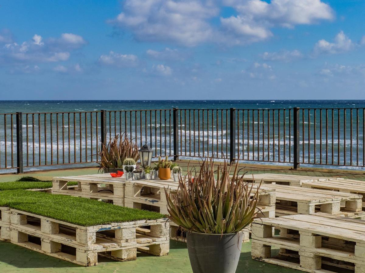 Apartment On Beach Mijas Sitio de Calahonda Ngoại thất bức ảnh